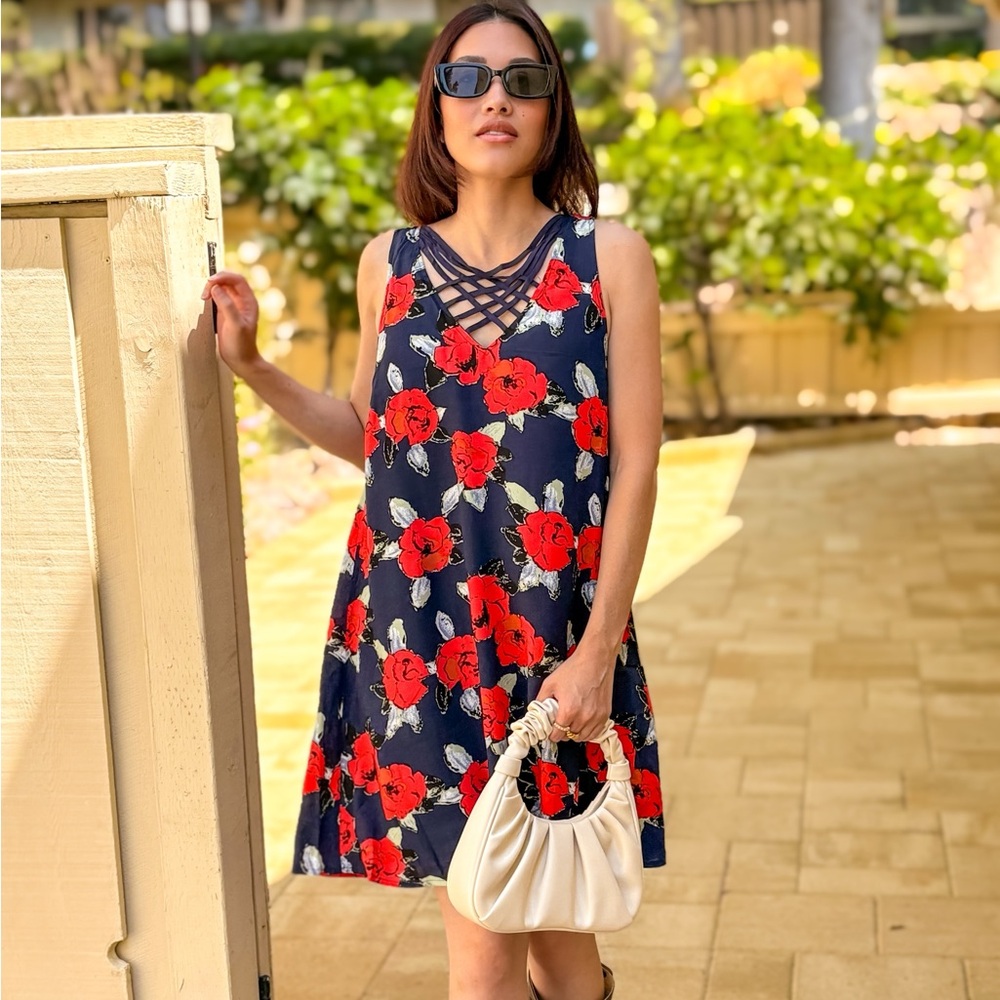 🎉HP🎉 Navy Rose Print Strappy Criss Cross Shift Dress